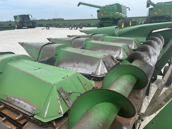 John Deere 643