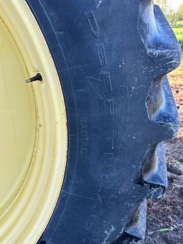 John Deere 8335R
