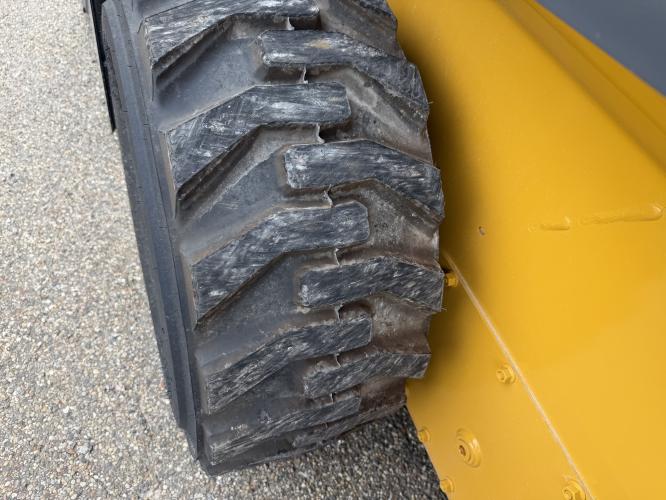John Deere 320G
