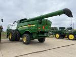 John Deere S670