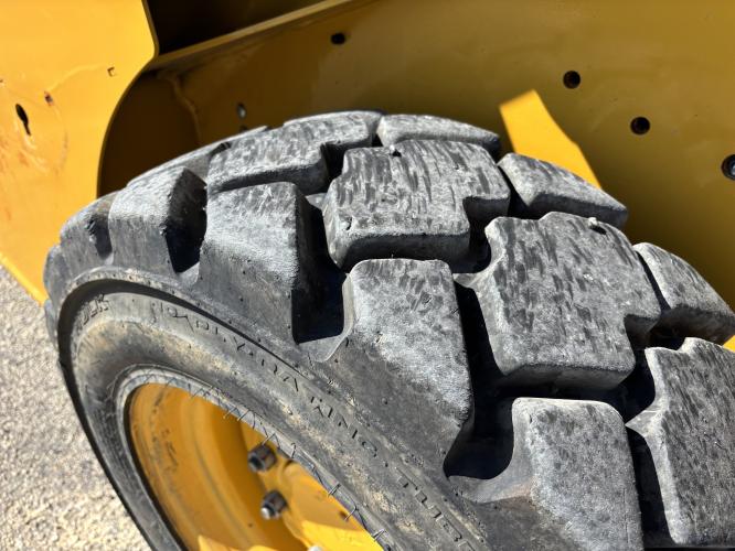 John Deere 318G