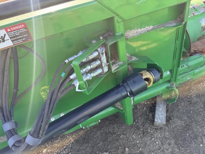 John Deere 635F
