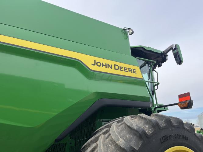 John Deere S7 900