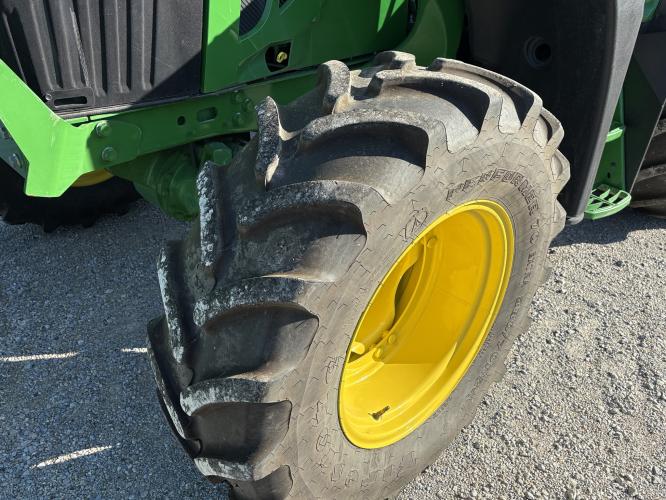 John Deere 6120M