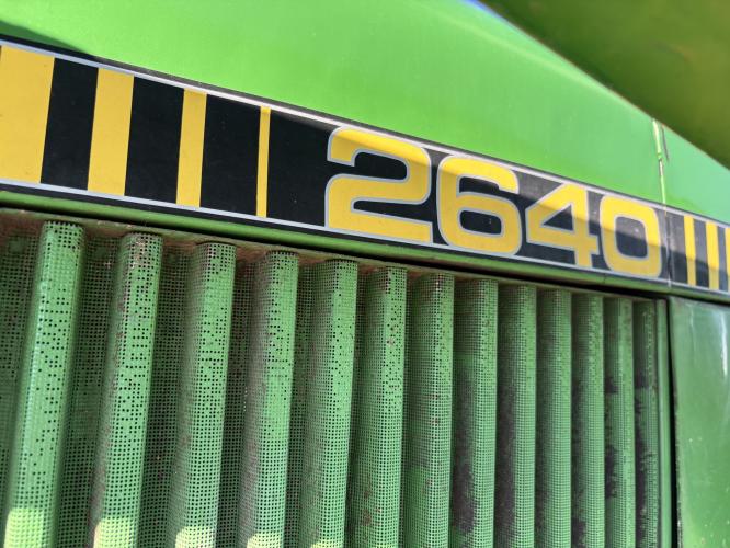 John Deere 2640