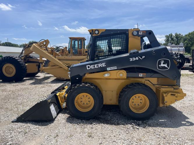 John Deere 334 P