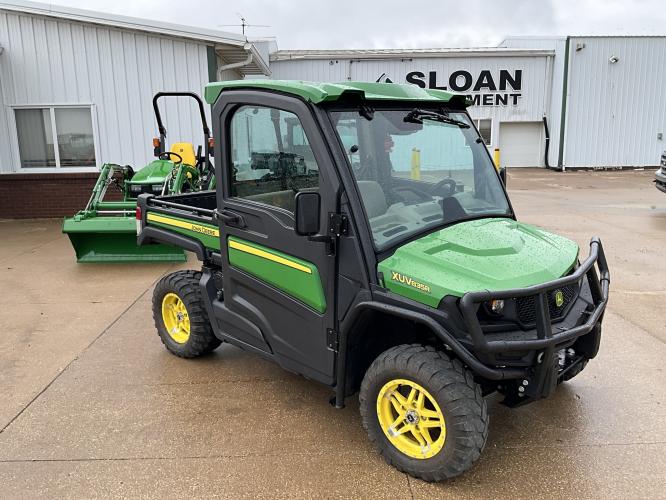 John Deere 835R
