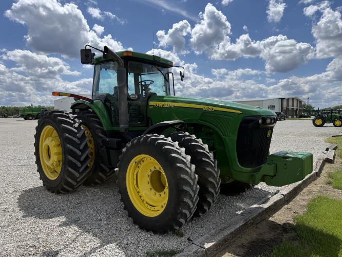 John Deere 8520
