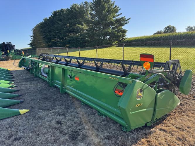 John Deere 635F