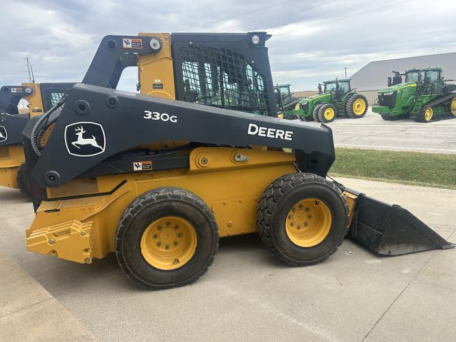 John Deere 330G