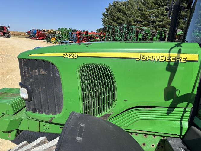 John Deere 7420