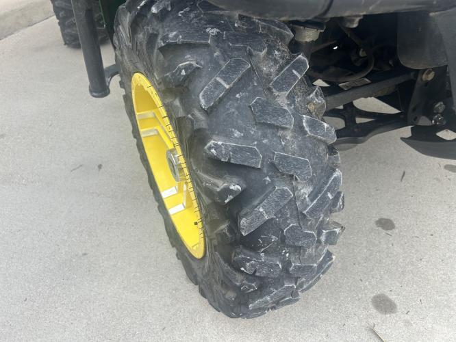 John Deere 825I