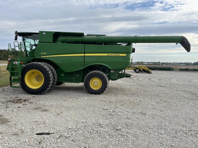 John Deere S770