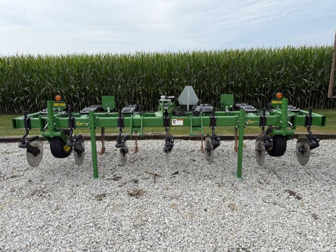 John Deere 2100