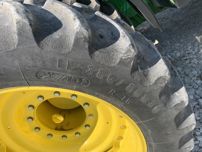John Deere 8335R