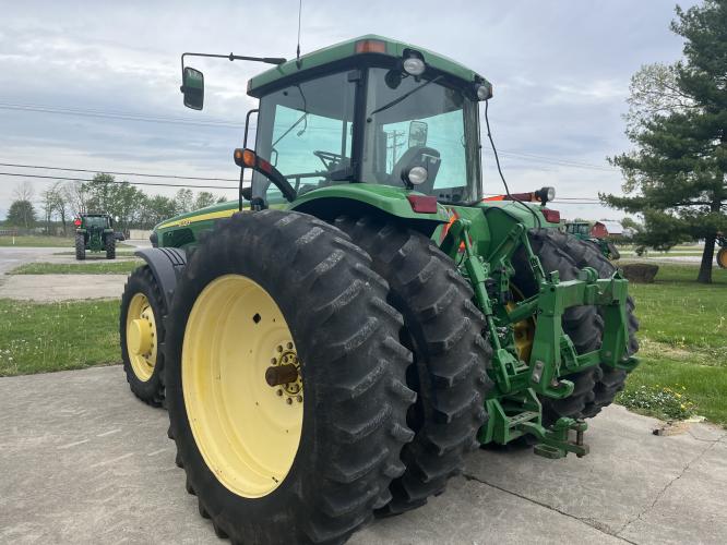 John Deere 8320