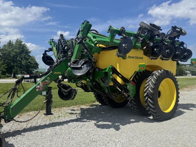 John Deere 2530L