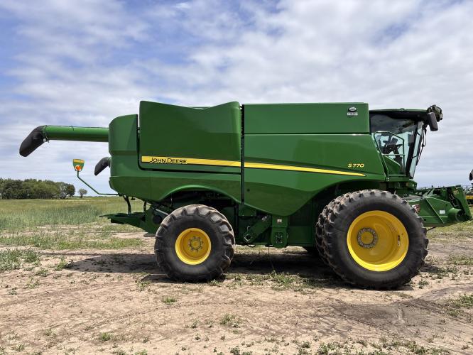 John Deere S770