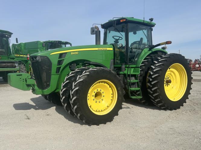 John Deere 8430