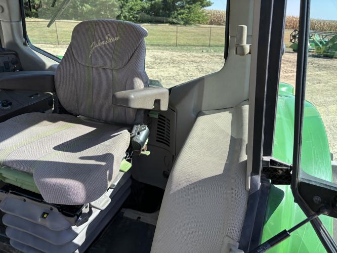 John Deere 7420