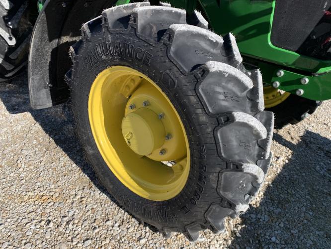 John Deere 5090E