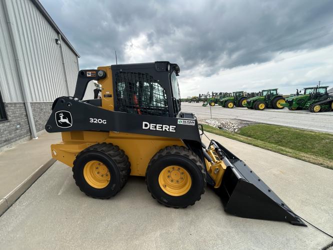 John Deere 320G