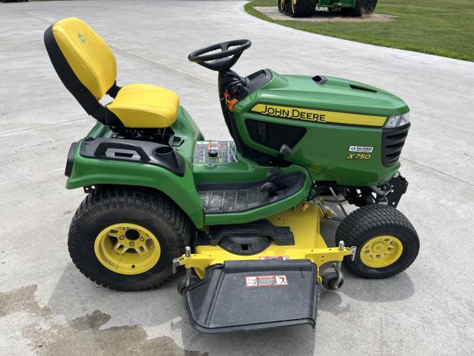 John Deere X750