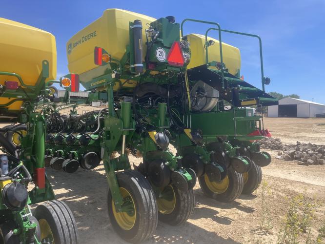 John Deere 1775NT