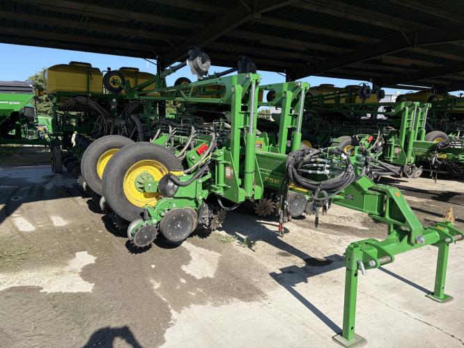 John Deere 1775