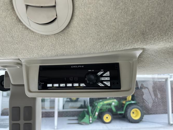 John Deere 5055E