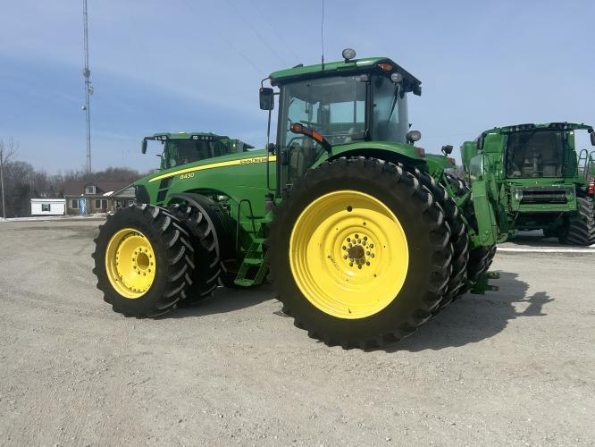 John Deere 8430