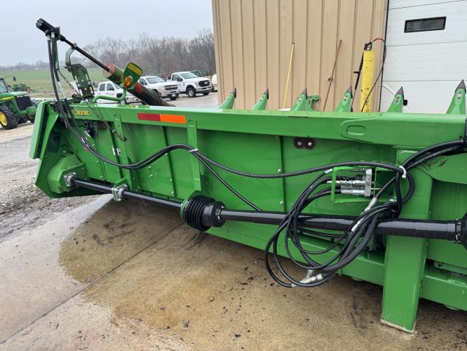 John Deere 618C
