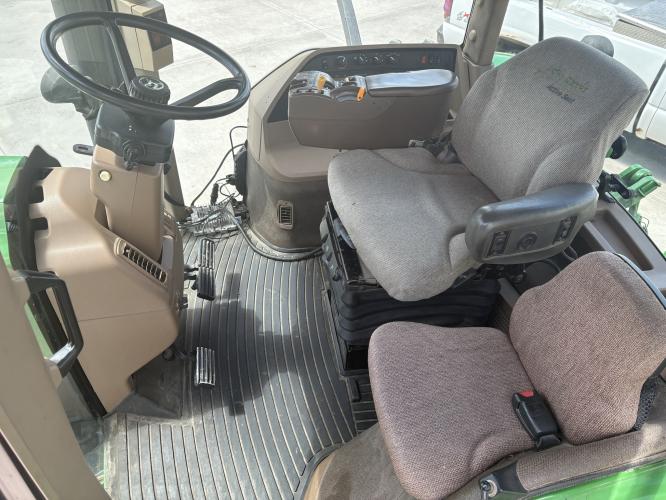 John Deere 8320