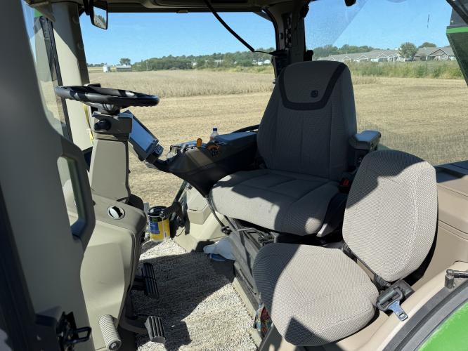 John Deere 8R 230