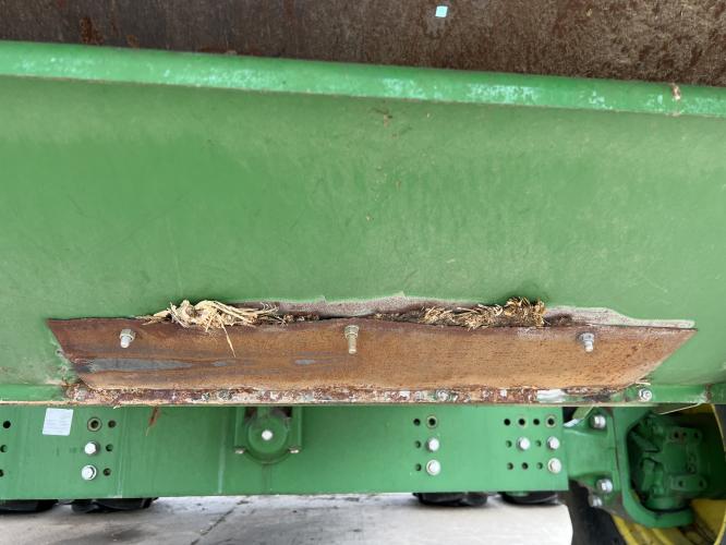 John Deere S670