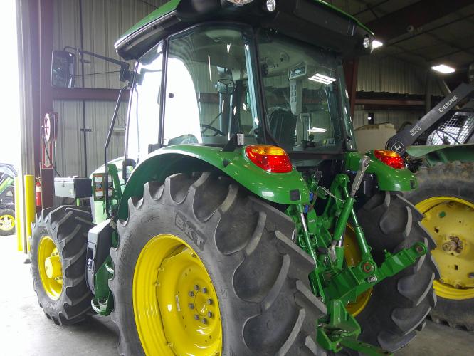 John Deere 5120M