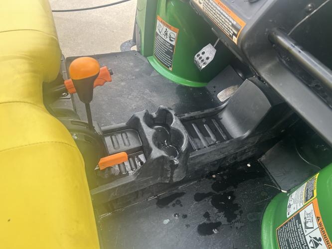 John Deere 825I