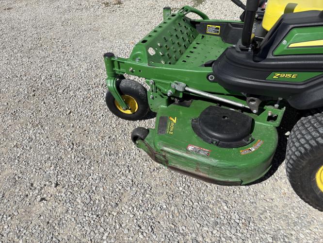John Deere Z915E