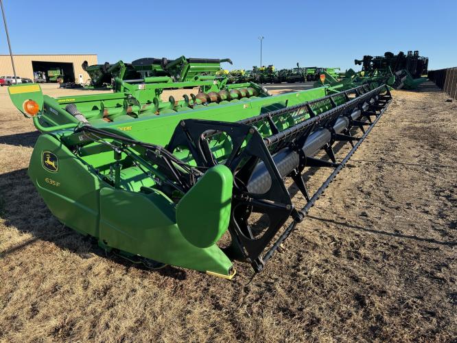John Deere 635F