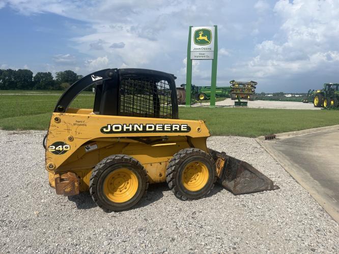 John Deere 240