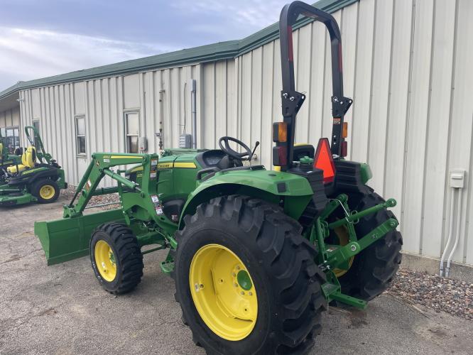 John Deere 4052M
