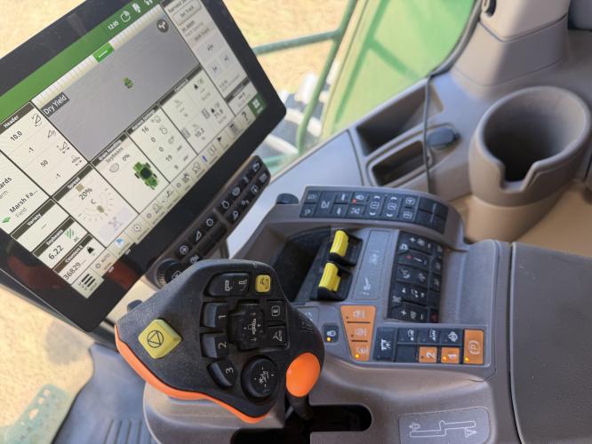 John Deere S780