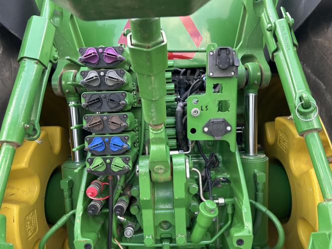 John Deere 8320R