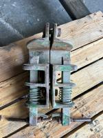 John Deere BW15457 BUCKET LATCH KIT
