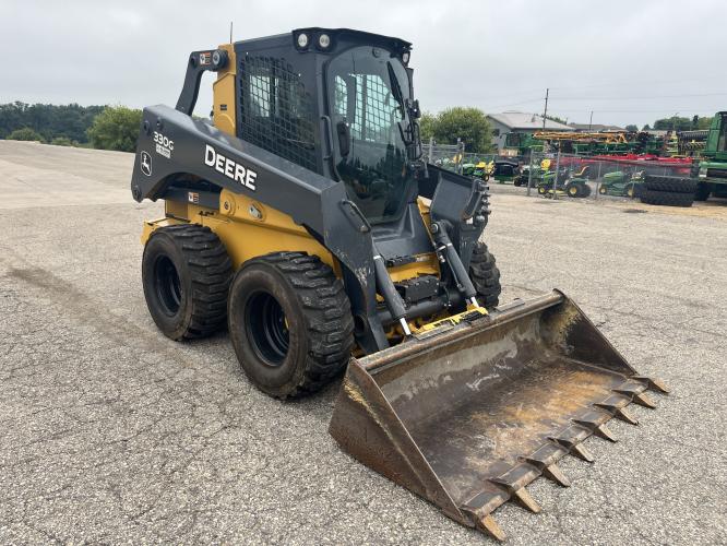 John Deere 330G