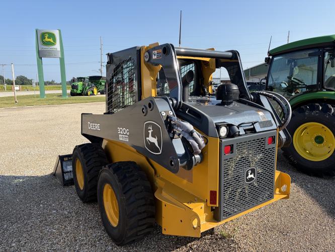 John Deere 320G