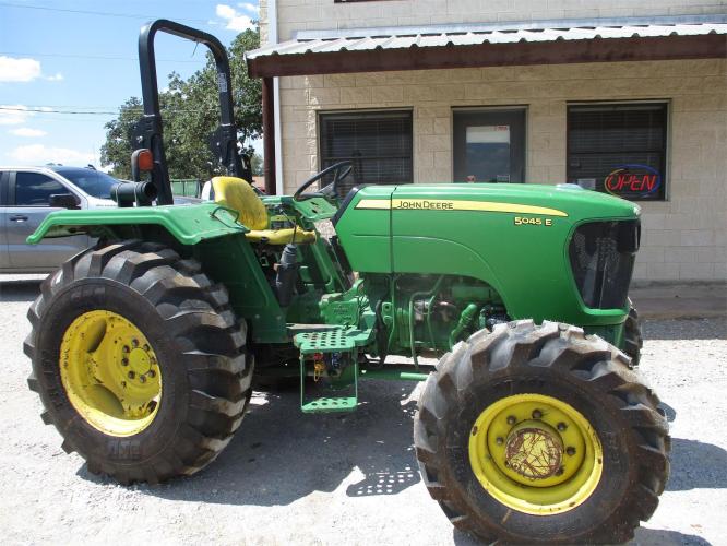 JOHN DEERE 5045E
